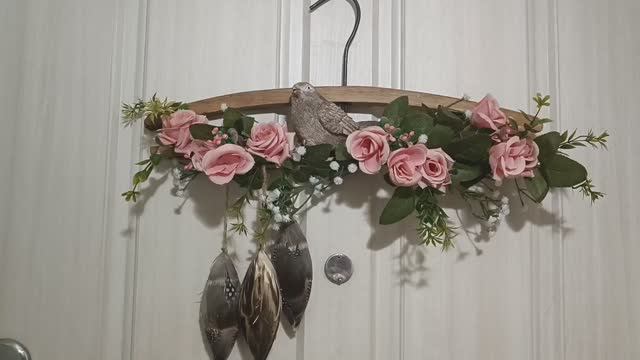 Весенний декор из старой вешалки и товаров Фикс Прайс своими руками