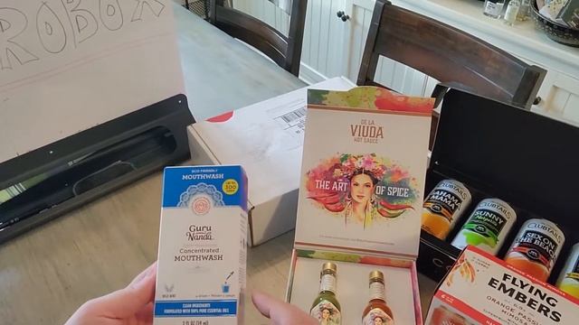 Paltrobox #006: Guru Nanda, Flying Embers, Clubtails, De La Viuda Hot Sauce & Lagunitas Tea