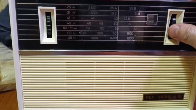Приёмник ВЭФ СПИДОЛА-10 1966 года выпуска.
Работа в FM диапазоне.