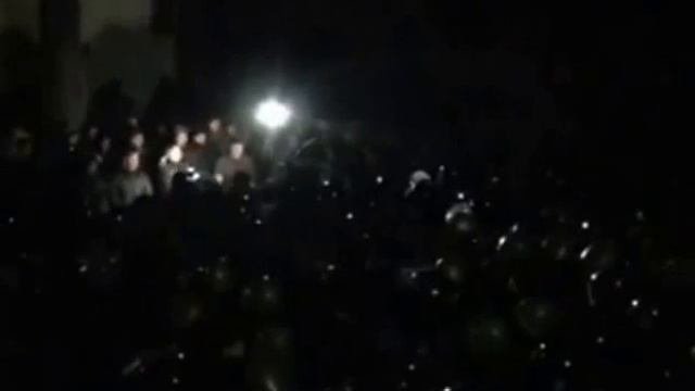 В Молдавии протестующие разжигают костры возле здания парламента
