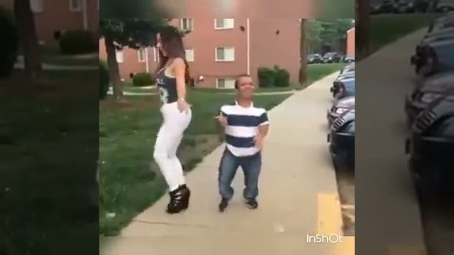 El enano y la joven baile carranga