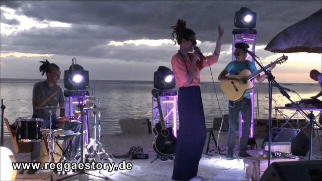 Emlyn - 4/8 - Smile (Lily Allen Cover) - Sugar Beach - Flic En Flac - Mauritius - 08.06.2018