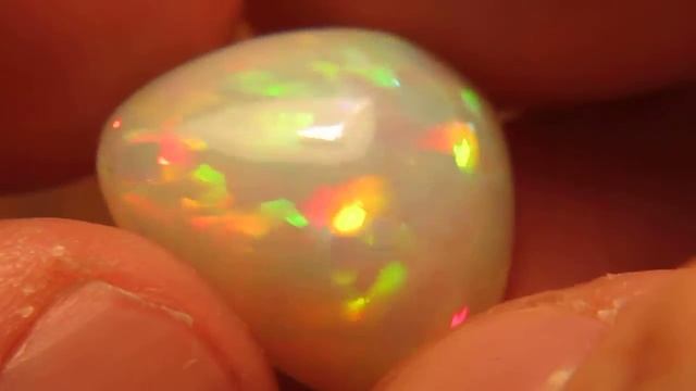 9.22ct Brilliant Rainbow Prism/HoneyComb Welo Opal