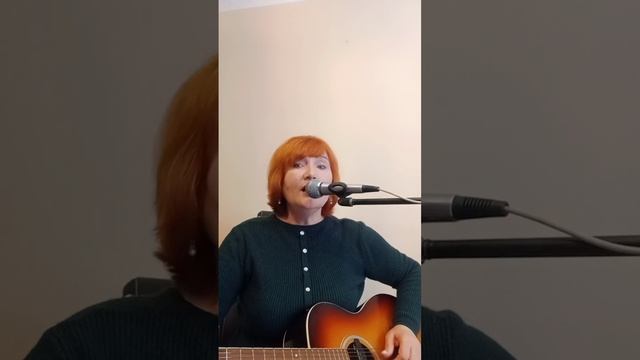"Чорне і біле" Співає Людмила Курченко.