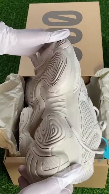ОБЗОР КРОССОВОК ADIDAS YEEZY BOOST 500 #dewu #poizon #посредник #кроссовки #adidas #kanyewest #обув