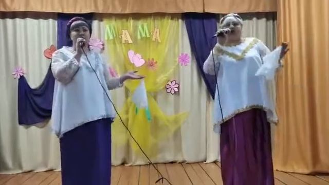 вот ктой то с горочки спущается