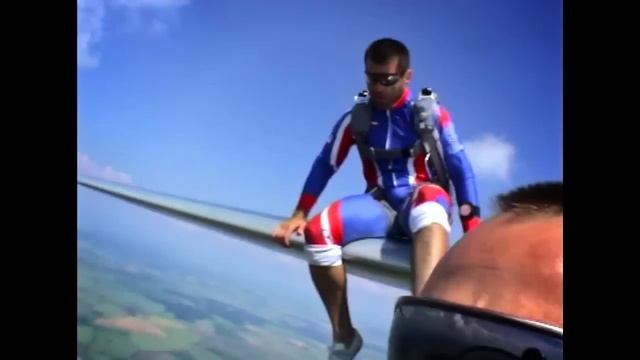 Relax on the wing of L-13 Blanik Glider... and JUMP!!!