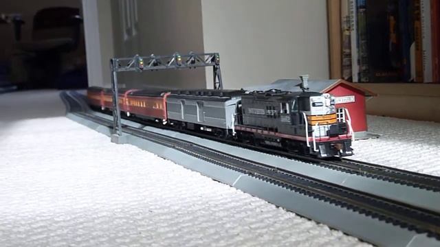 Sacramento Daylight with artic chair car set and Black Widow GP-9
