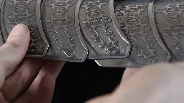 Armour - Etched Paladin Knight Pauldrons ArmsStreet
