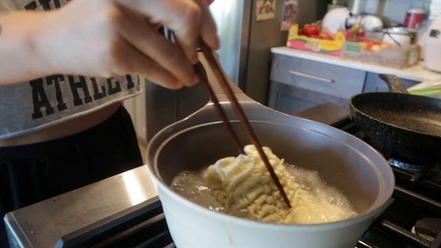 vlog: what I ate this week - Tomato Basil Mozzarella & Korean food