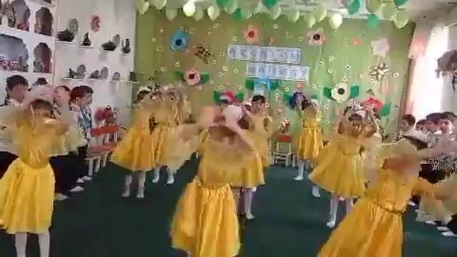 Танец для девочек "Часики"