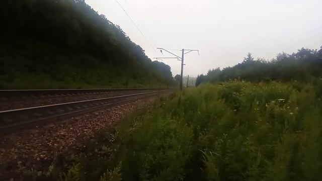 Электровозы 3ЭС5К-057 и 3ЭС5К-717 "Ермак" с грузовыми поездами на Транссибирской магистрали в дождь