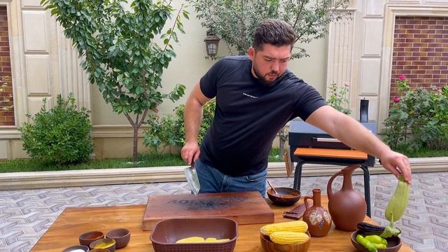 GRILLED CHICKEN | The best charcoal SMOKED CHICKEN recipe. Garnish of vegetables. Cooking chicken