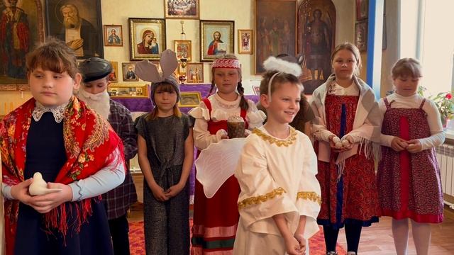 Театральная постановка в честь предстоящего праздника Пасхи. Ученики Карай-Салтыковской школы.
