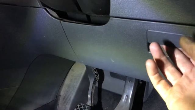 VW TOURAN 06 Diagnostic socket