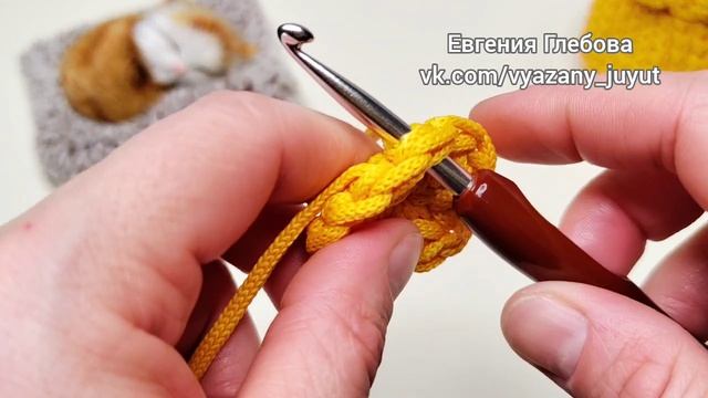 Вяжем корзинку с ушками крючком ч 1.