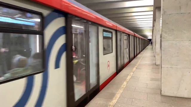 81-775/776/777 «Москва-2020» прибывает на станцию «Беляево»