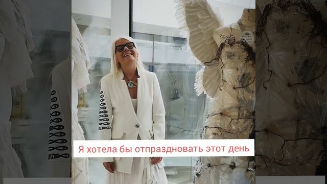 Daniela Dalavalle поздравляет всех женщин с 8 марта для SOLLERY.fashion