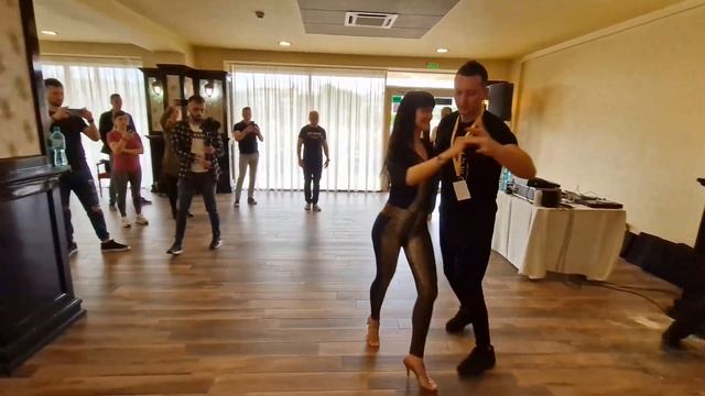 Salsa Workshop - Partnerwork On1 - by Alex & Smaranda - Universul Latino