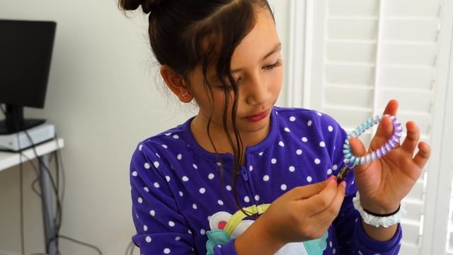 Zoey and Ashlynn create NEW Rainbocorns with Musical Magic!