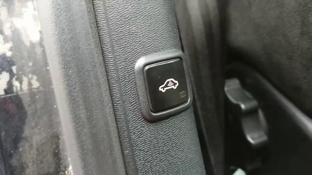 Cómo abrir la puerta del tanque de combustible (solapa) en un Audi A3