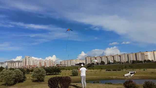 Воздушный змей спортивный управляемый запуск в парке Уручье