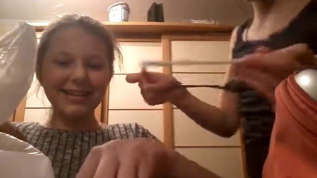 Катя кет  и Диашка милашка  делают слайм