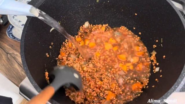 Мәржімек сорпа.чечевичний суп.