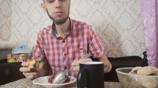 Салат /бутерброды с колбасой /пряники/мукбанг/