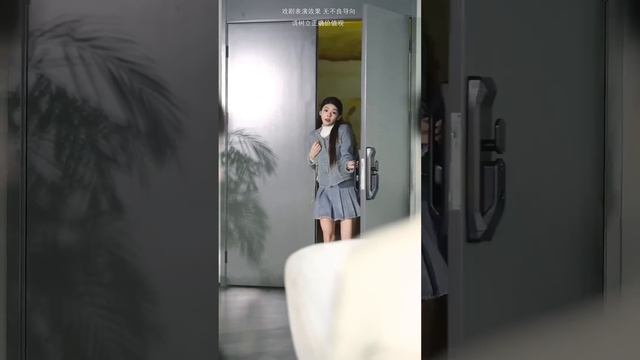 当红明星被迫与穷小子同居竟日久生情，本以为他是身无分文的穷小子，没想到竟是叱咤风云的千亿总裁！【秦苒】《不小心和总裁同居了》#甜宠 #剧情 #霸道总裁