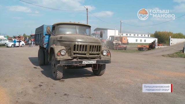 Полеводы предприятия "Юг-агро" ведут обмолот пшеницы продовольственных сортов