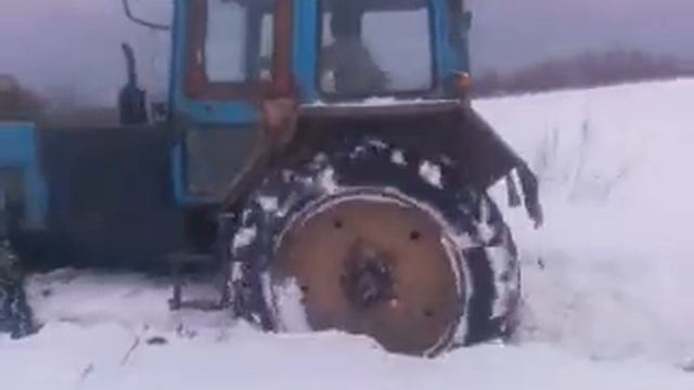 МТЗ-82 по сугробу