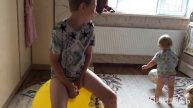 Когда малышу купили огромный шар. When the baby was bought a huge ball.