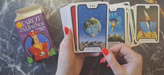 Карты Таро Ведьм. Любите яркие, причудливые и оригинальные карты?  Tarot of the Witches ❤️