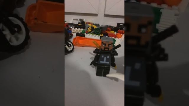 Майнкрафт играют в прятки