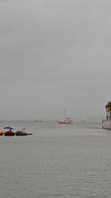 А на море яхты