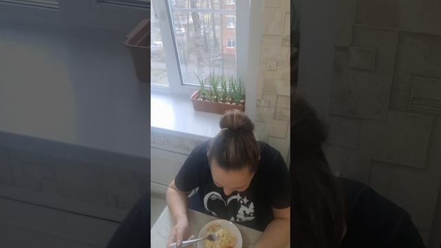 На завтрак яичница, красила яйца, все вокруг яиц😁 Всем добра)