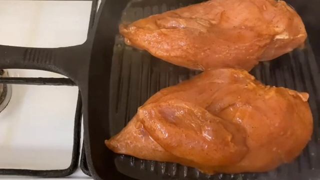 Сочная куриная грудка.