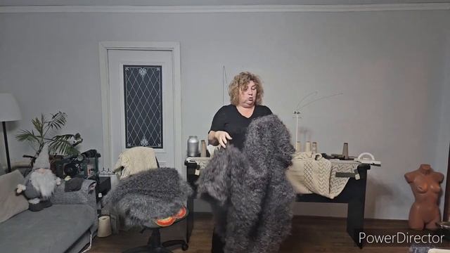 новые КОЗЬИ ПУХОВЫЕ ШАЛИ 89608709467 для вас НЕДОРОГО, жилет 70 размер