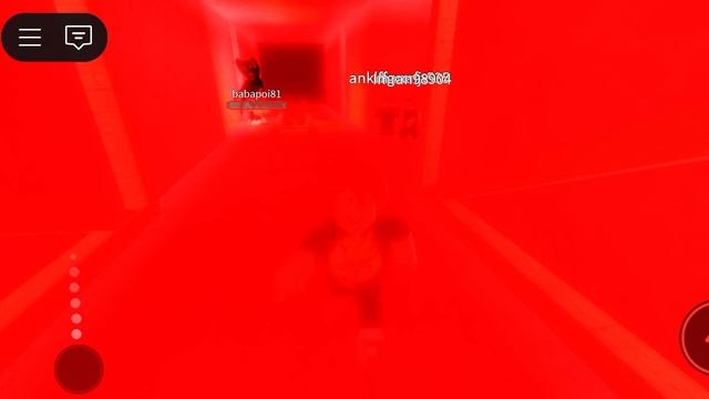 играю в безумный лифт в роблоксе