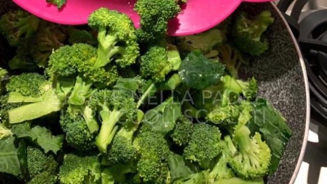 Broccoli in padella, sani,saporiti,light,veloci e semplici da fare!