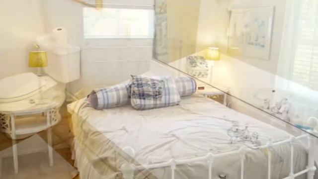 Coquina Cottage 3 Bedroom/2 Bath One house to the Beach with Gulf Views and Heated Shared Pool