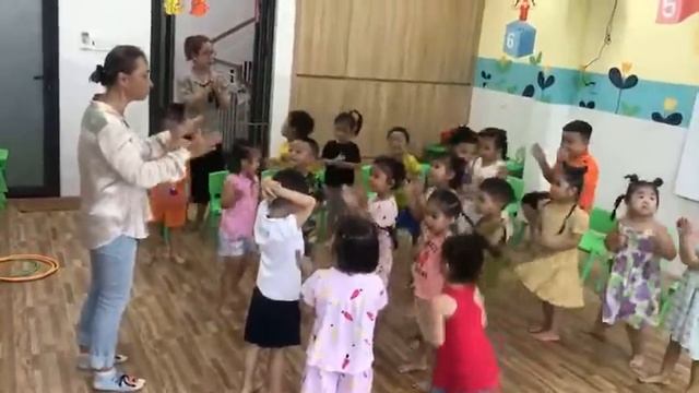 Иммиграция во Вьетнам. Работа в детском саду.