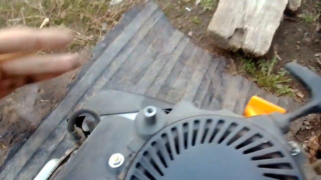 На моторе двигатель. Культиваторы работает отлично, замечательно..