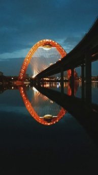 Включили подстветку Живописный Мост .