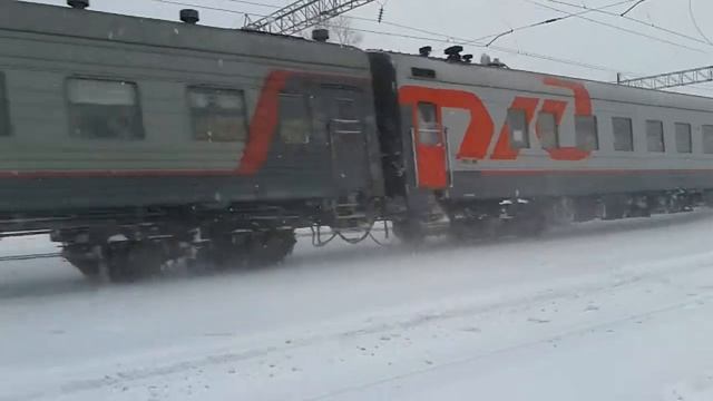 ЭП1-192 с поездом № 202