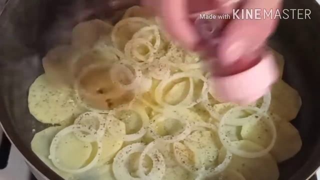 Беру Картошку+Лук и Сыр .Невероятно вкусный ужин.Бюджетно и очень вкусно.