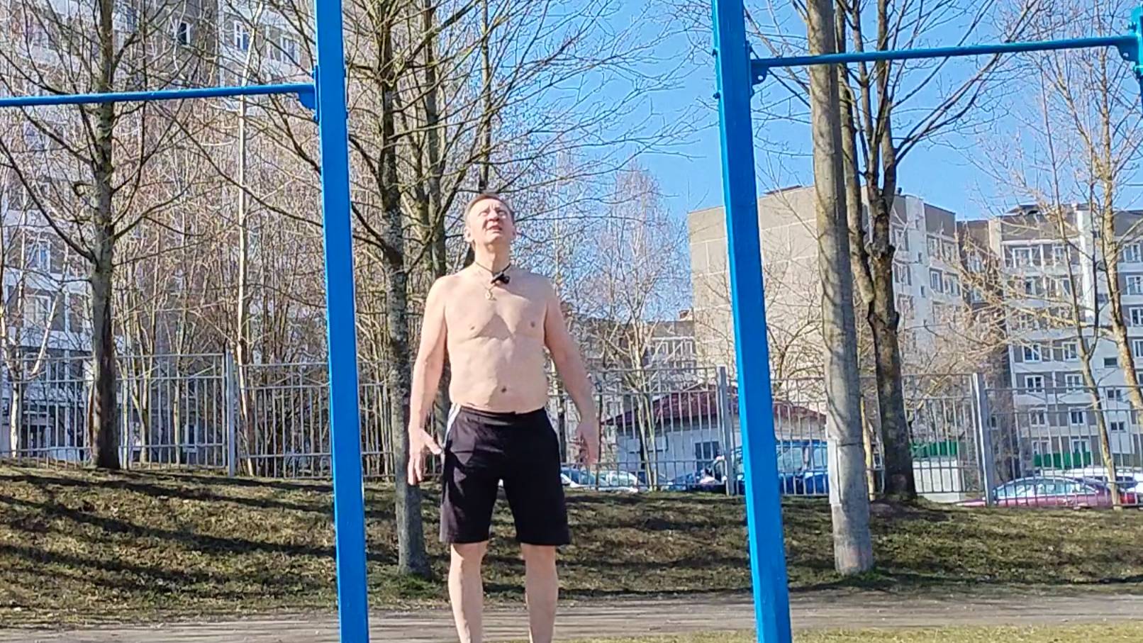 Дед 60+ лет, первый раз вышел на зарядку…))