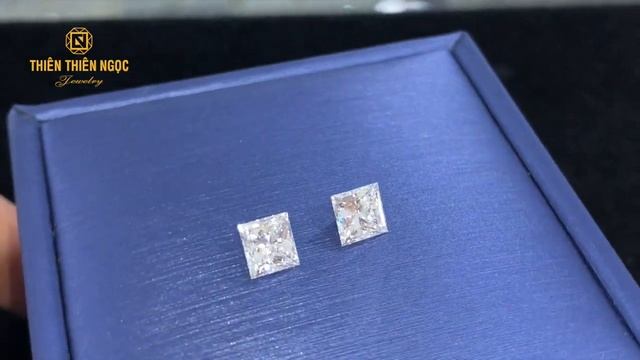 Hoa tai kim cương vuông 2 viên chủ 1 carat E VVS1 kiểm định GIA