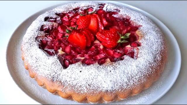 Рецепт пирога с клубникой! Вкусно и просто!